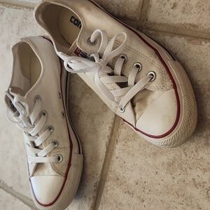 Converse Chuck Taylor All Stars In White Canvas Womens Size 6